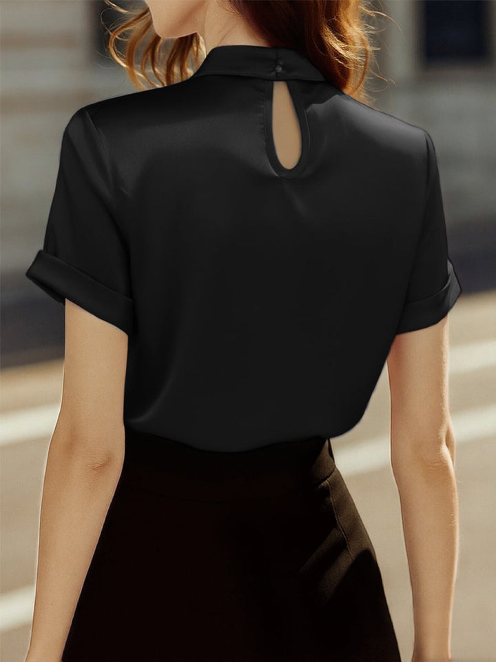 Damen Satinbluse | Elegante Kurzarmbluse mit Schlüssellochausschnitt, hochgeschlossenem Kragen und Knotenakzent für Büro und Abendlooks