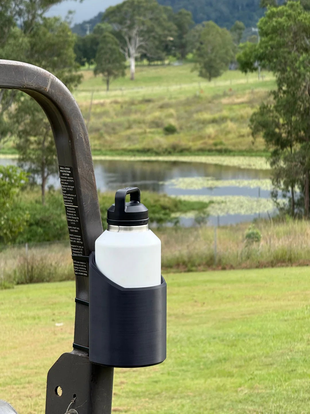 Magnetic bottle holder | Strong grip &amp; noise-free storage | 3D printed &amp; UV resistant | For workshop, car &amp; gym