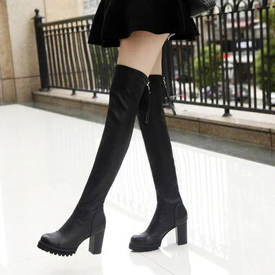 Damen Overknee Stiefel aus Kunstleder mit Blockabsatz | Hohe Stiefel mit robuster Profilsohle und schmalem Schaft für Herbst und Winter