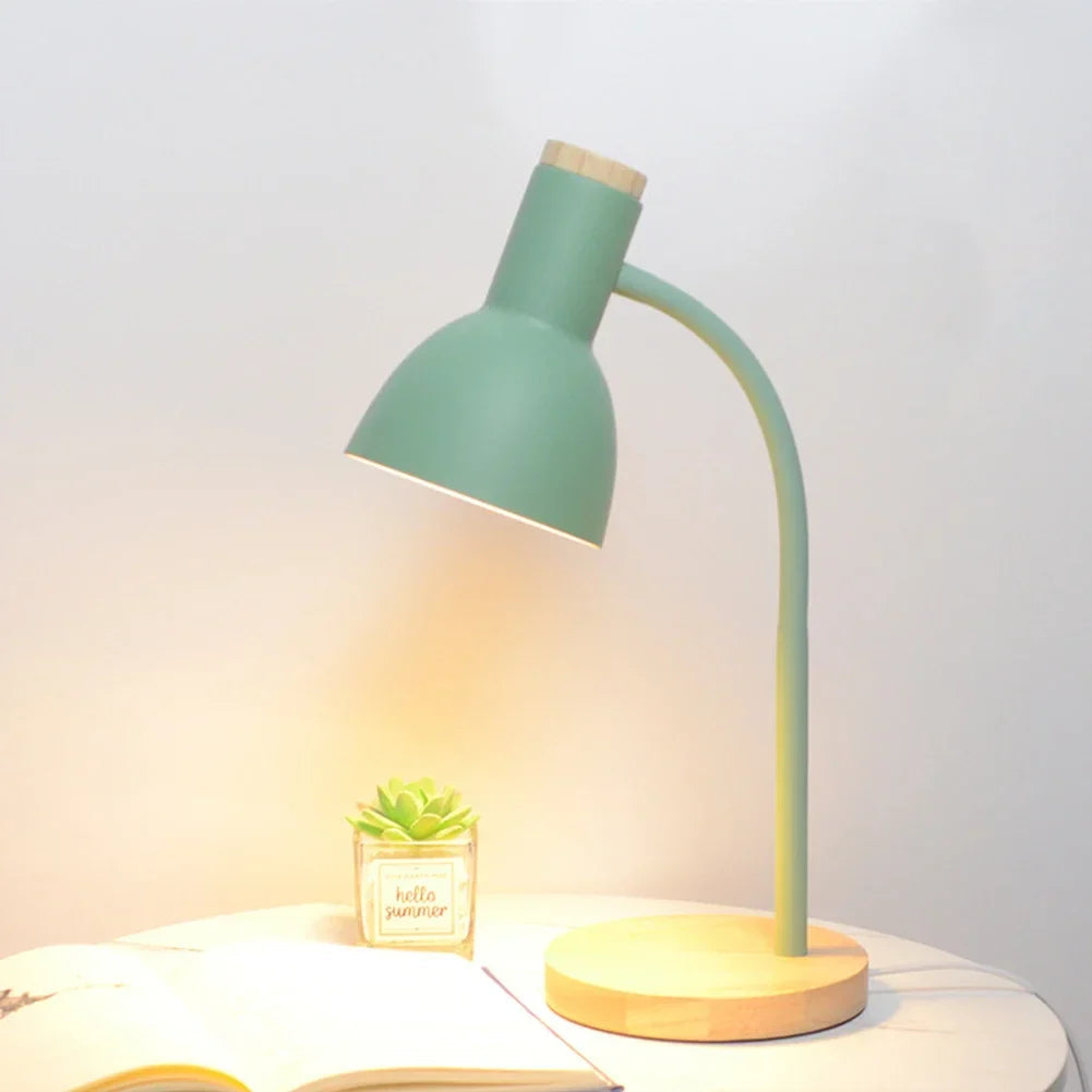 LED Schreibtischlampe | Verstellbare Tischleuchte aus Holz und Eisen im skandinavischen Design