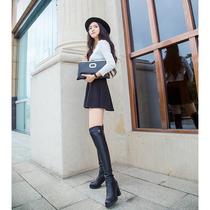 Damen Overknee Stiefel aus Kunstleder mit Blockabsatz | Hohe Stiefel mit robuster Profilsohle und schmalem Schaft für Herbst und Winter