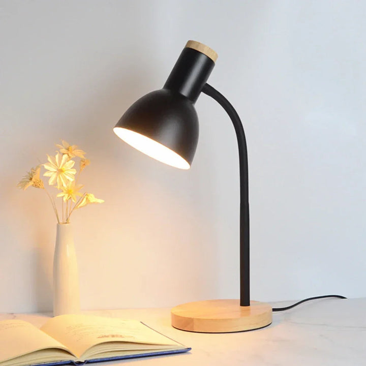 LED Schreibtischlampe | Verstellbare Tischleuchte aus Holz und Eisen im skandinavischen Design