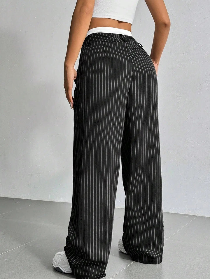 Damen High-Waist Hose | Gestreifte Stoffhose mit weitem Bein, lockerer Passform und praktischen Seitentaschen