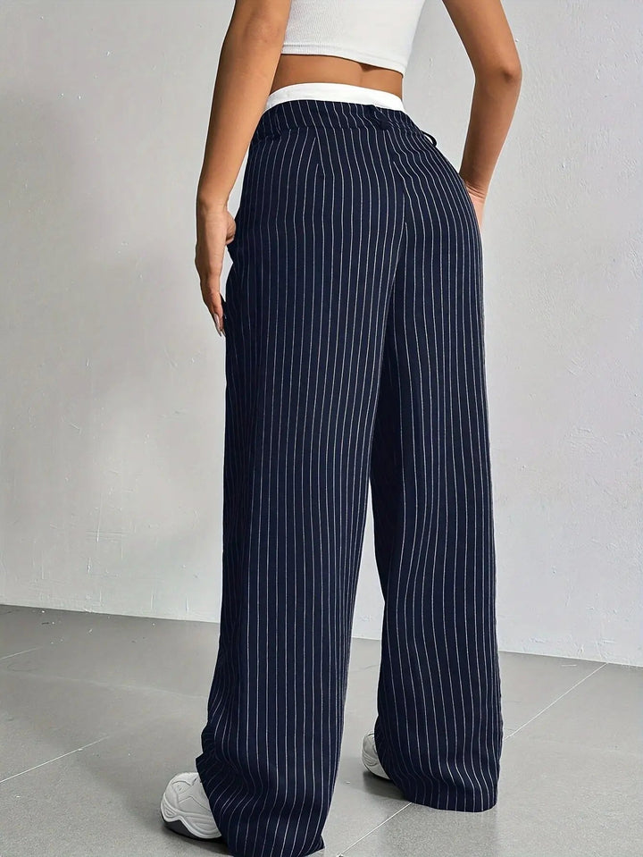 Damen High-Waist Hose | Gestreifte Stoffhose mit weitem Bein, lockerer Passform und praktischen Seitentaschen