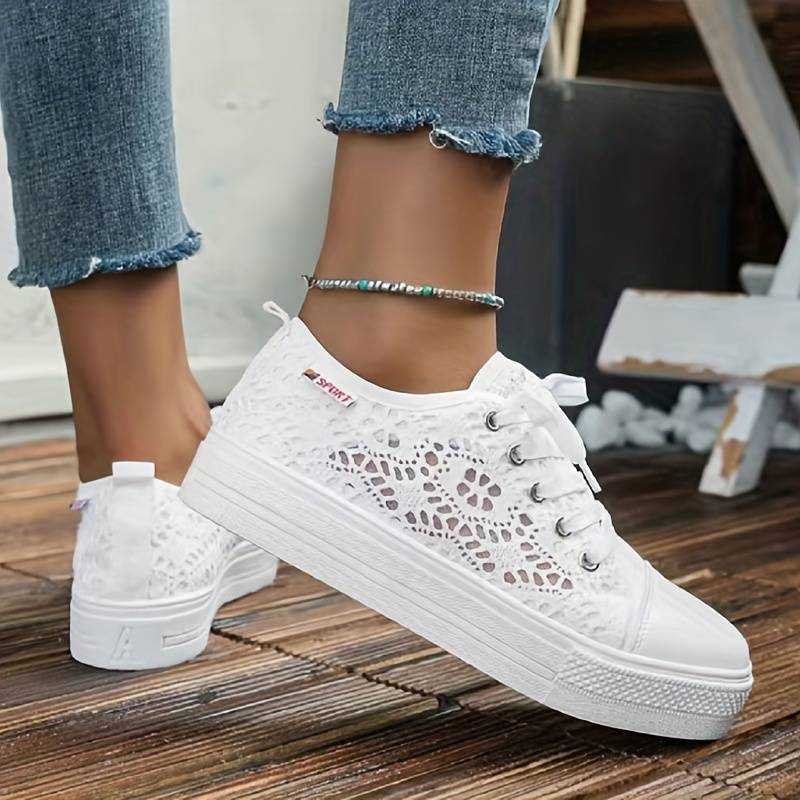 Elegáns és szellős csipkés sneaker