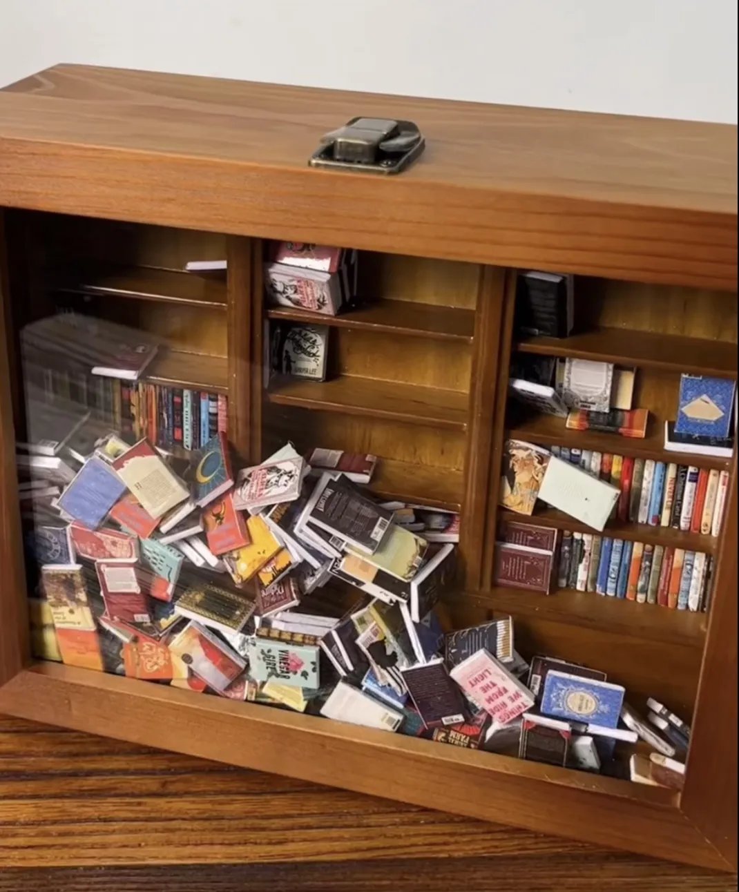 Miniature Wooden Bookshelf with Folded Mini Books | Handmade, Openable &amp; Reorganizable | Relaxing Gift for Book Lovers | 25×20×8 cm