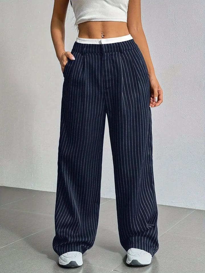 Damen High-Waist Hose | Gestreifte Stoffhose mit weitem Bein, lockerer Passform und praktischen Seitentaschen