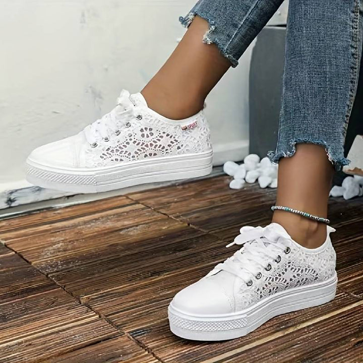 Elegáns és szellős csipkés sneaker