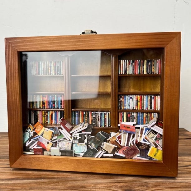Miniature Wooden Bookshelf with Folded Mini Books | Handmade, Openable &amp; Reorganizable | Relaxing Gift for Book Lovers | 25×20×8 cm