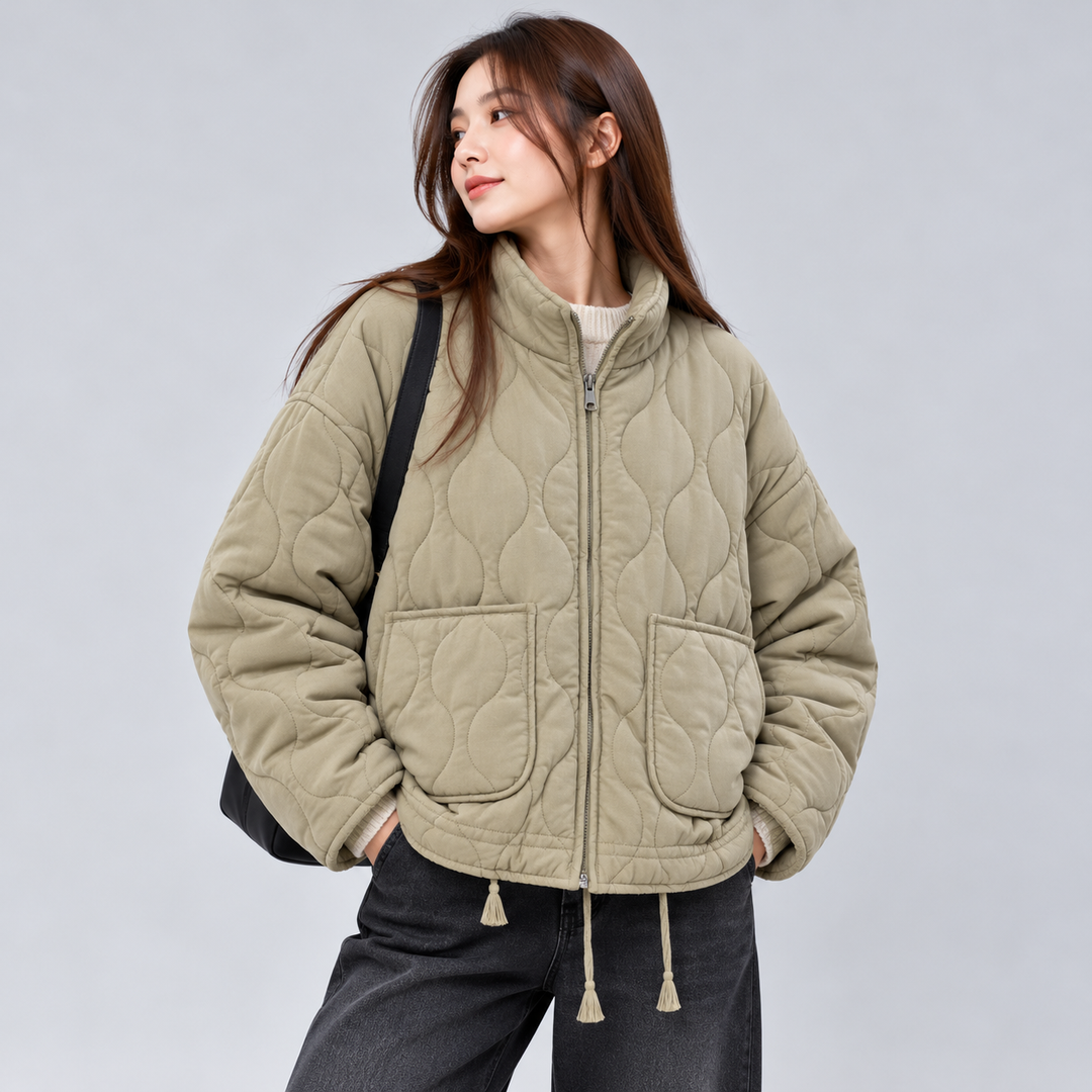 Damen Steppjacke kurz mit Reißverschluss | Gesteppte Jacke mit Stehkragen, aufgesetzten Vordertaschen und geradem Schnitt