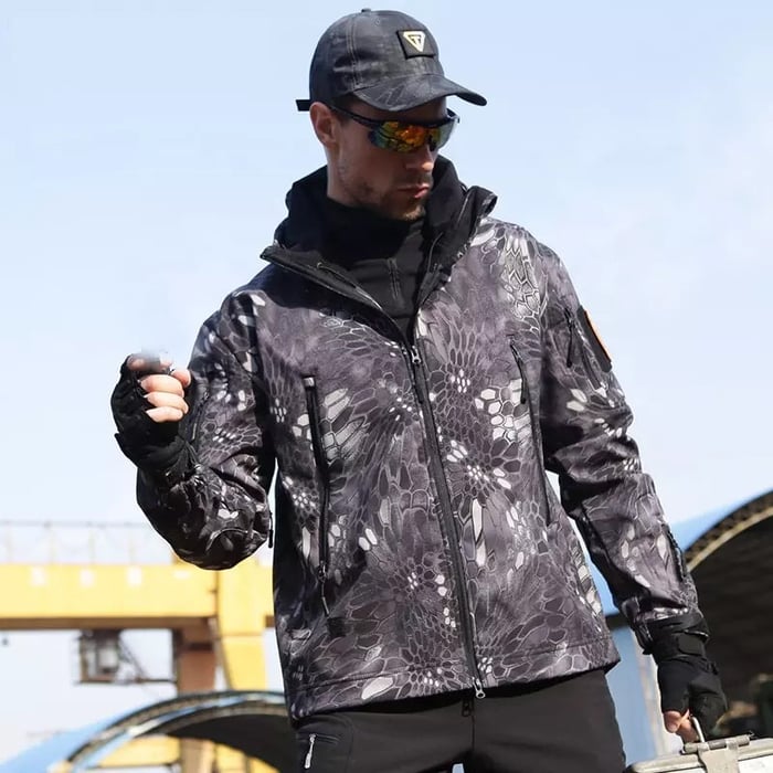 Herren Softshelljacke | Winddichte, wasserabweisende Outdoorjacke mit Kapuze, Fleecefutter und verstellbaren Bündchen