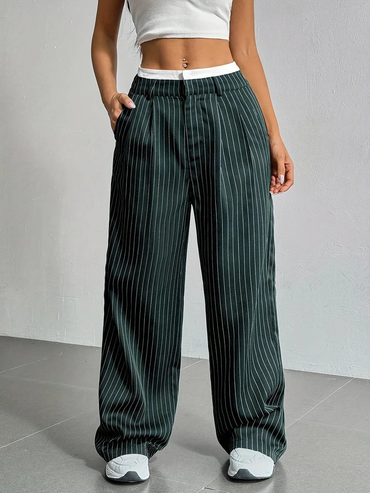 Damen High-Waist Hose | Gestreifte Stoffhose mit weitem Bein, lockerer Passform und praktischen Seitentaschen