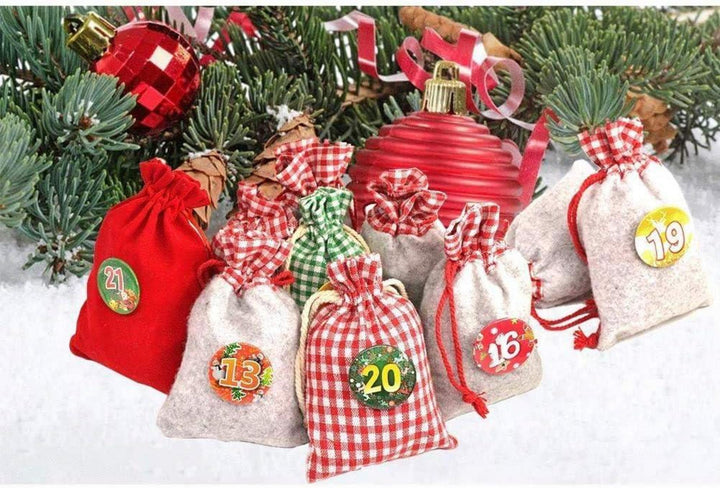Adventskalender zum Befüllen mit 24 XXL Stoffsäckchen | Wiederverwendbares Set mit Zahlen, Holzklammern und 4 m Kordel