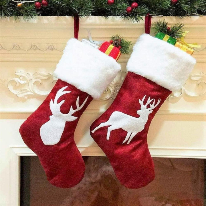Weihnachtsstrümpfe 2er Set 45 x 20 cm | Große rote Nikolausstrümpfe mit Rentiermotiv und Aufhängeöse zum Befüllen und Dekorieren