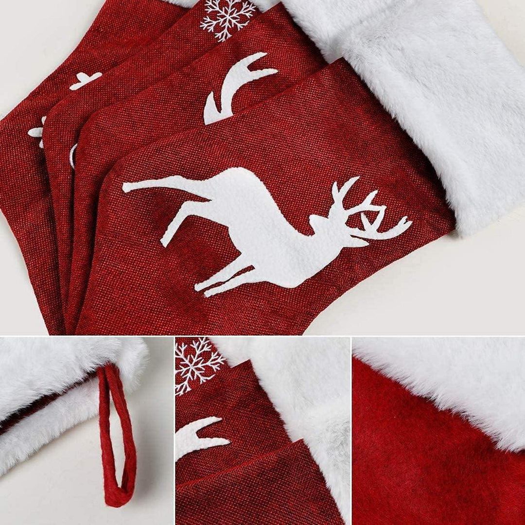 Weihnachtsstrümpfe 2er Set 45 x 20 cm | Große rote Nikolausstrümpfe mit Rentiermotiv und Aufhängeöse zum Befüllen und Dekorieren