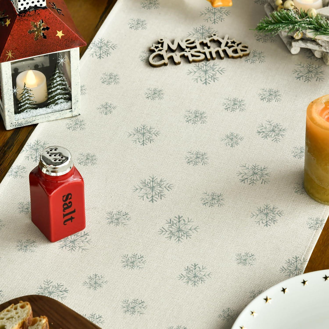 Weihnachtlicher Tischläufer Beige 40 x 180 cm | Mit Kiefern- und Schneeflockenmotiv, waschbare Tischdeko für Weihnachten und Advent