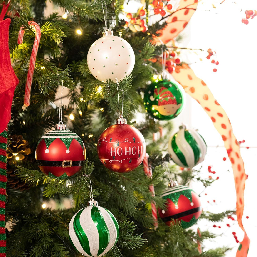 Weihnachtskugeln 12er Set 8 cm bruchsicher | Christbaumkugeln in Rot, Grün und Weiß mit 6 Designs und Aufhängeschnur für innen und außen