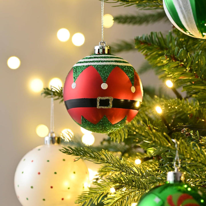 Weihnachtskugeln 12er Set 8 cm bruchsicher | Christbaumkugeln in Rot, Grün und Weiß mit 6 Designs und Aufhängeschnur für innen und außen