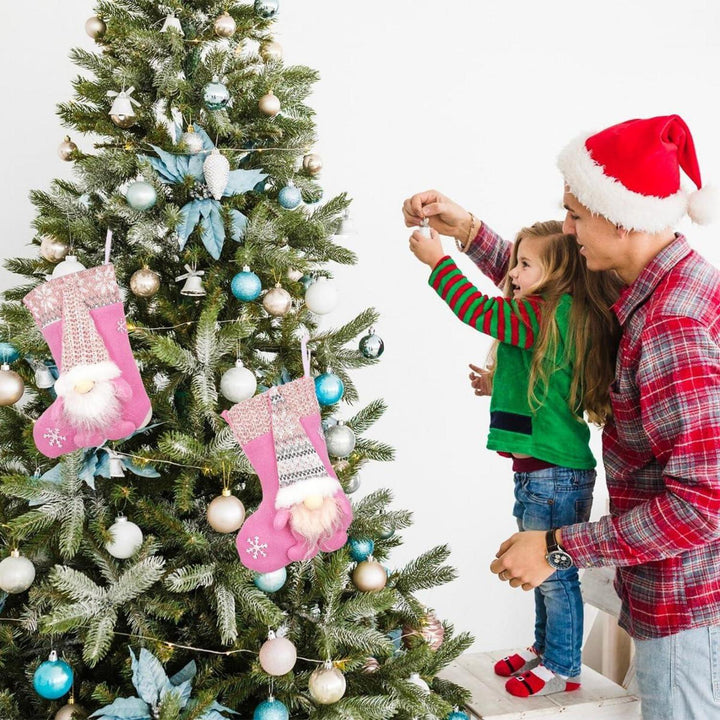 Nikolausstrumpf Kinder 2er Set aus weichem Flanell | Rosa Weihnachtssocken 23 cm mit Weihnachtszwerg-Motiv zum Befüllen und Aufhängen
