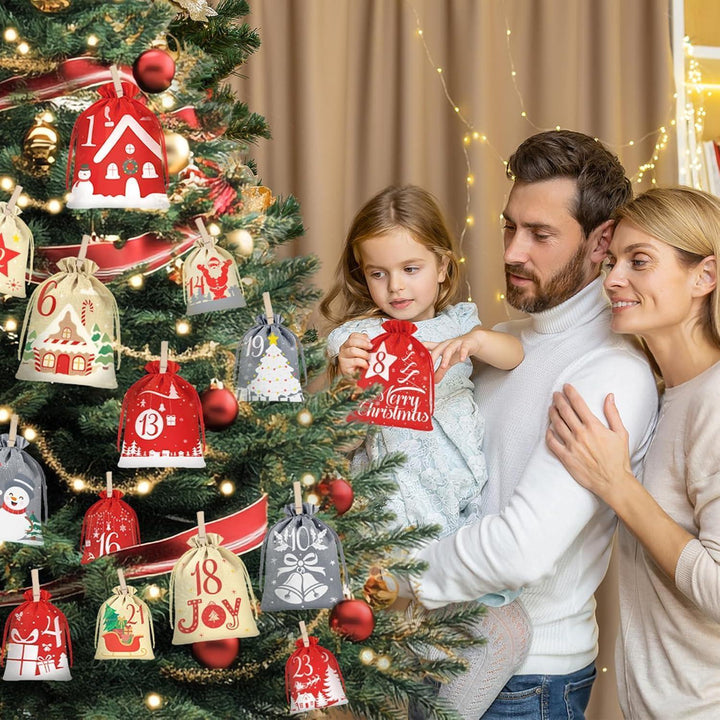 Adventskalender 2026 zum Befüllen mit 24 Stoffbeuteln | Wiederverwendbare Weihnachtssäckchen in 4 Größen mit Holzklammern und Juteschnur