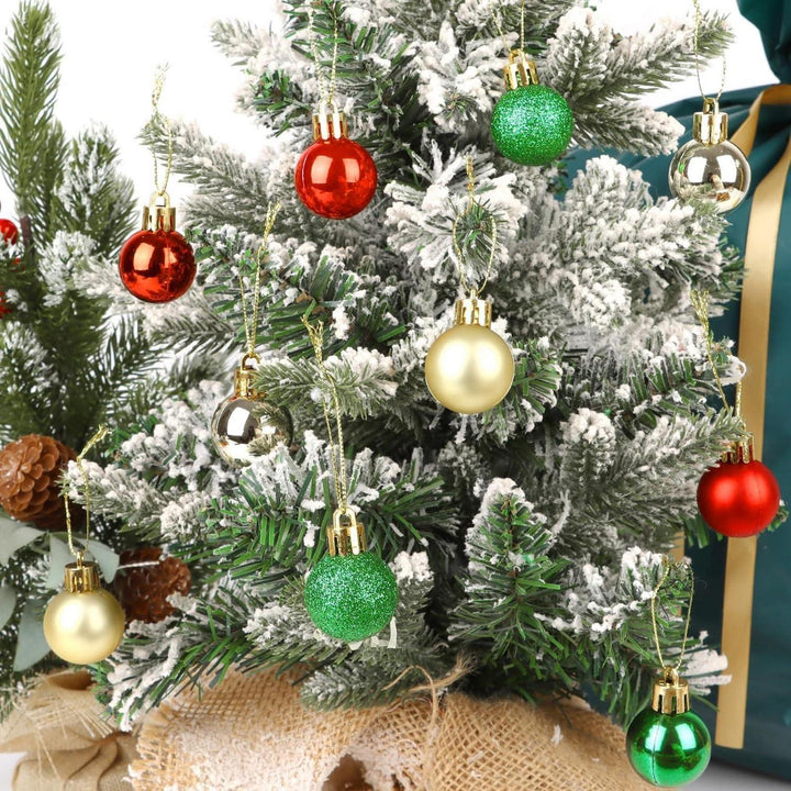 Mini-Weihnachtskugeln 49er Set 3 cm bruchsicher | Christbaumkugeln in Rot, Grün und Gold mit Aufhängeschlaufen und Aufbewahrungsbox
