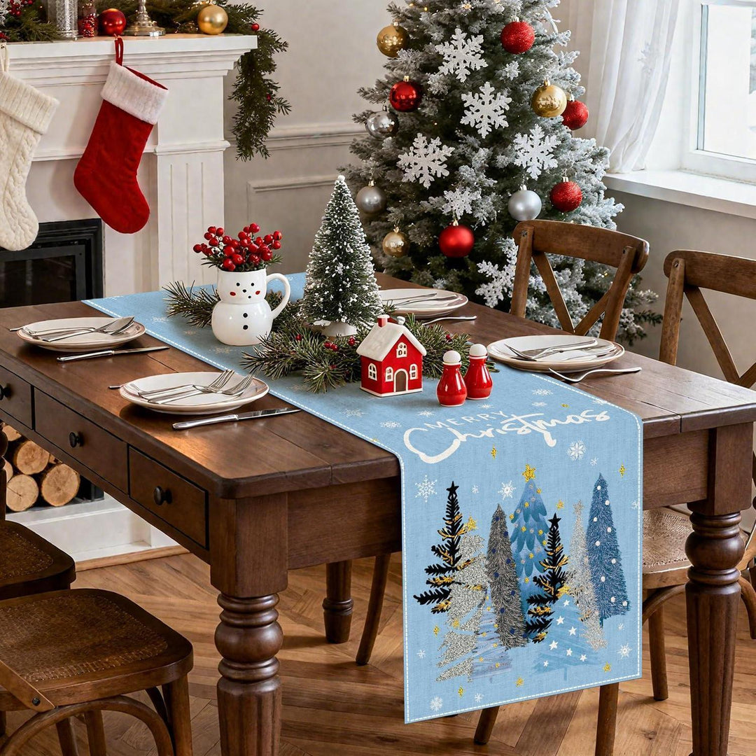 Weihnachtlicher Tischläufer Hellblau 40 x 140 cm | Waschbare Tischdeko mit Weihnachtsbaum und Merry-Christmas-Motiv für 2–4 Personen