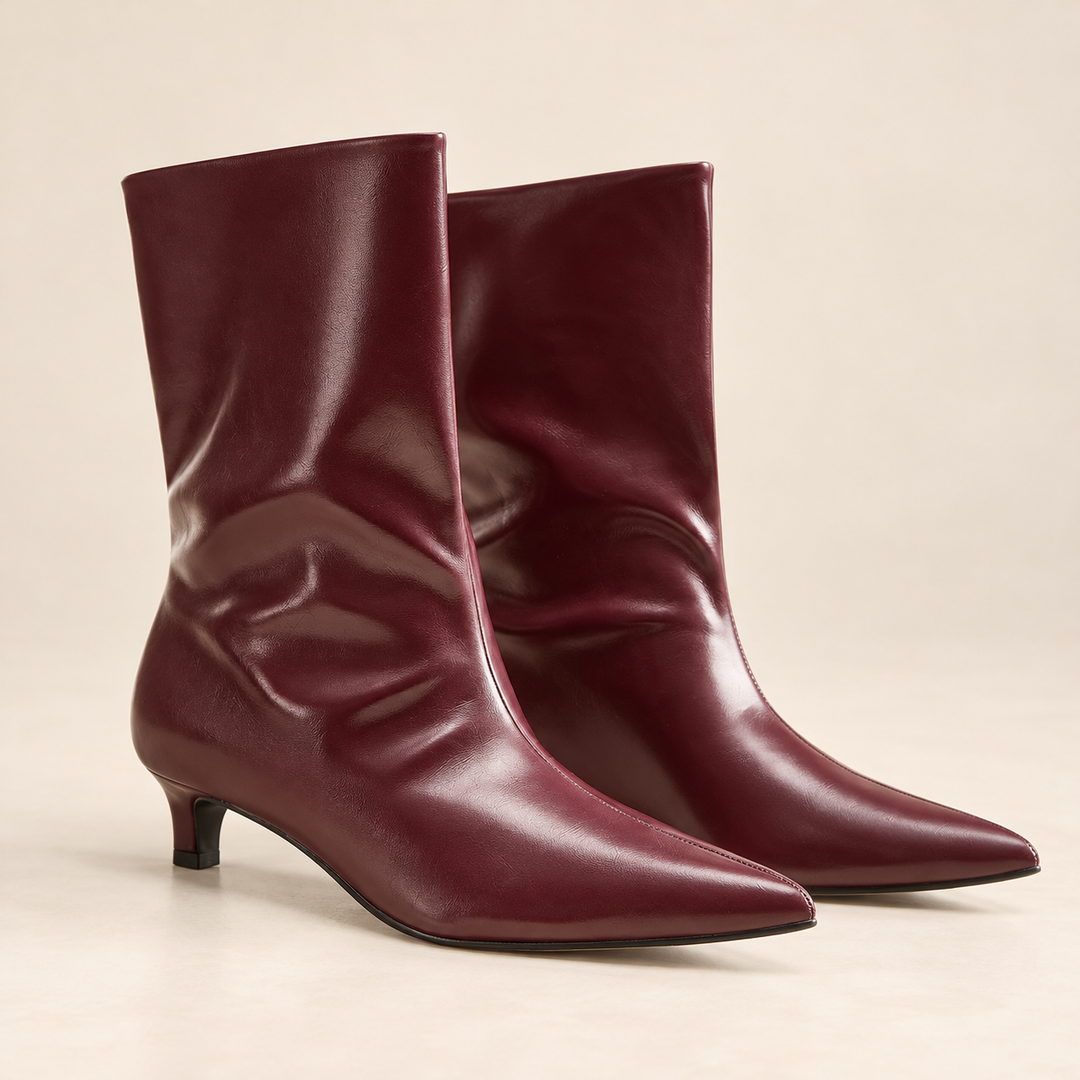 Damen Stiefeletten in Bordeaux-Rot mit niedrigem Absatz | Elegante Ankle Boots in glänzender Lederoptik mit spitzer Zehenpartie