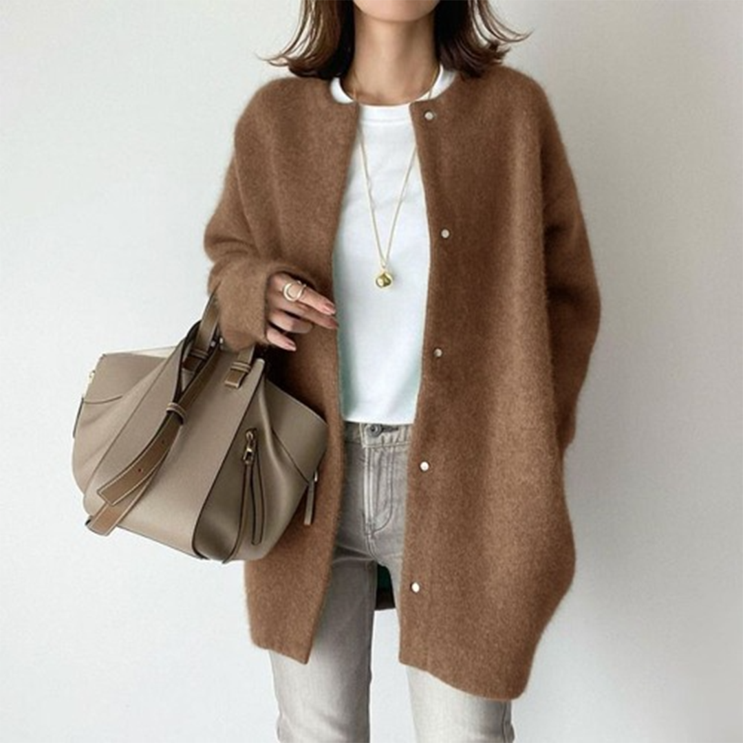 Damen Longcardigan aus weichem Acrylstrick | Lange Strickjacke mit Rundhalsausschnitt und Seitentaschen für Büro und Alltag