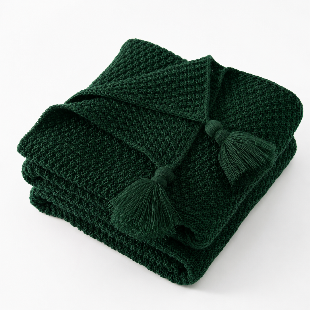 Wolldecke 130 × 160 cm | Gestrickte Kuscheldecke aus 100 % Wolle mit Quasten und dekorativen Kugeln