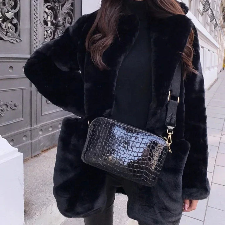Damen Kunstfelljacke mit offener Vorderseite | Mittellange Winterjacke mit weichem Plüsch, langen Ärmeln und kragenlosem Schnitt