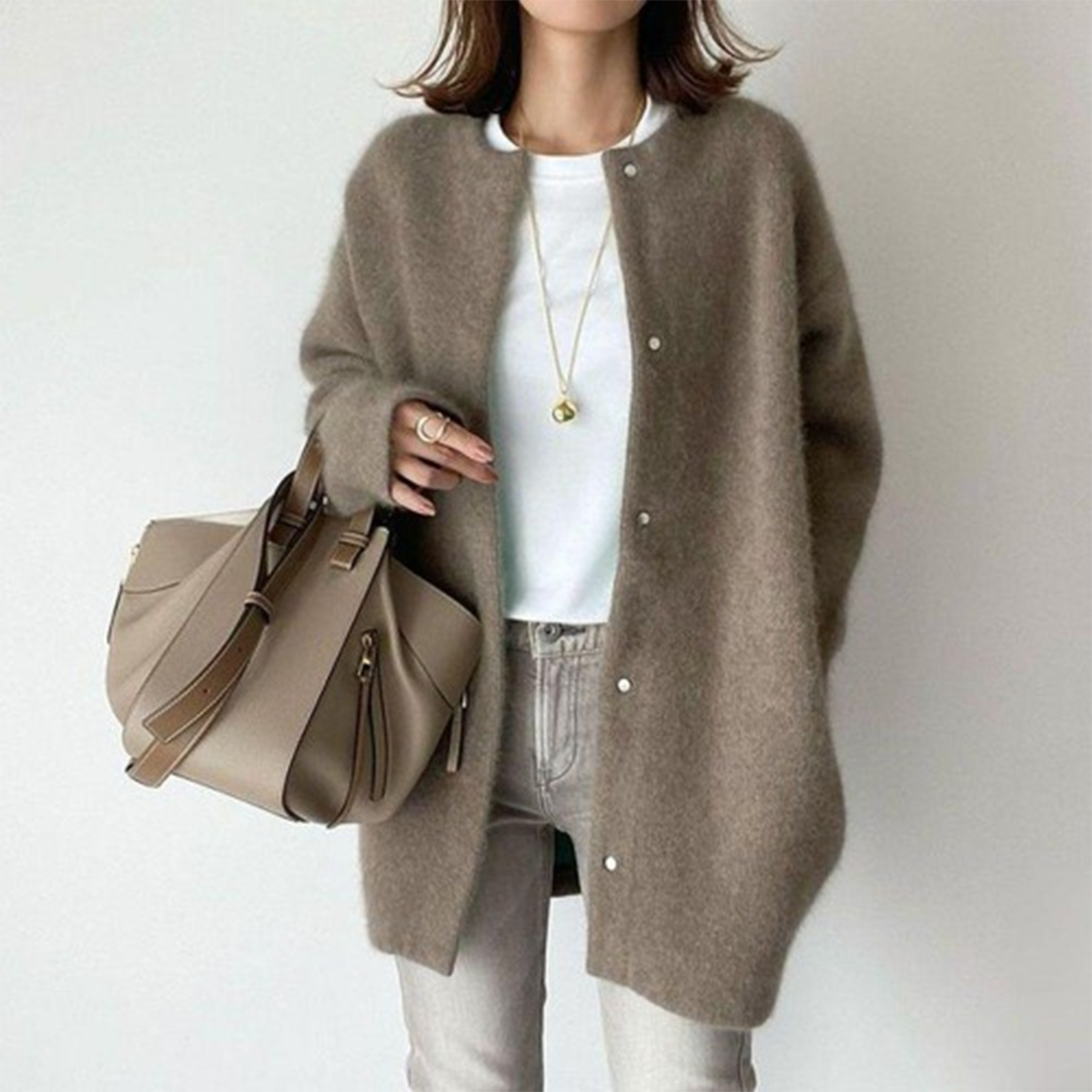 Damen Longcardigan aus weichem Acrylstrick | Lange Strickjacke mit Rundhalsausschnitt und Seitentaschen für Büro und Alltag