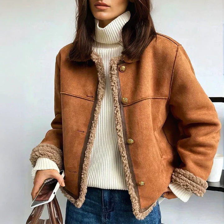Damen Oversize Kunstfelljacke mit warmem Sherpa-Futter | Winterjacke mit goldfarbenen Knöpfen und umschlagbaren Ärmelbündchen