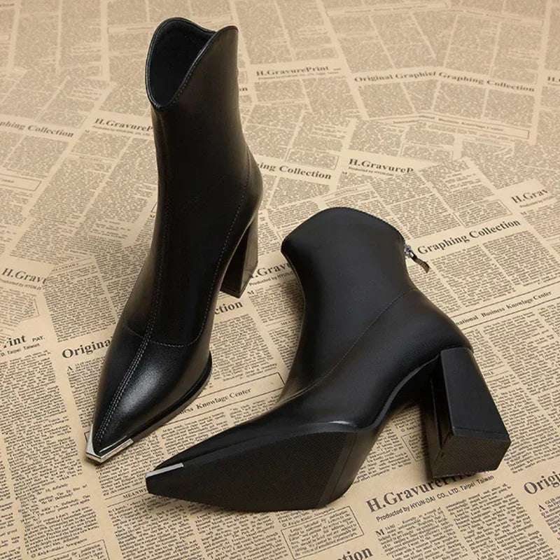 Damen Stiefeletten mit spitzer Kappe und Absatz | Elegante knöchelhohe Ankle Boots mit schlanker Silhouette für Frühling und Alltag