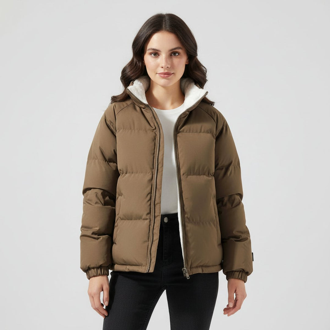 Damen Winterjacke mit Kapuze und Fleecefutter | Taillierte Pufferjacke mit leichter Steppung und Reißverschluss für kalte Tage