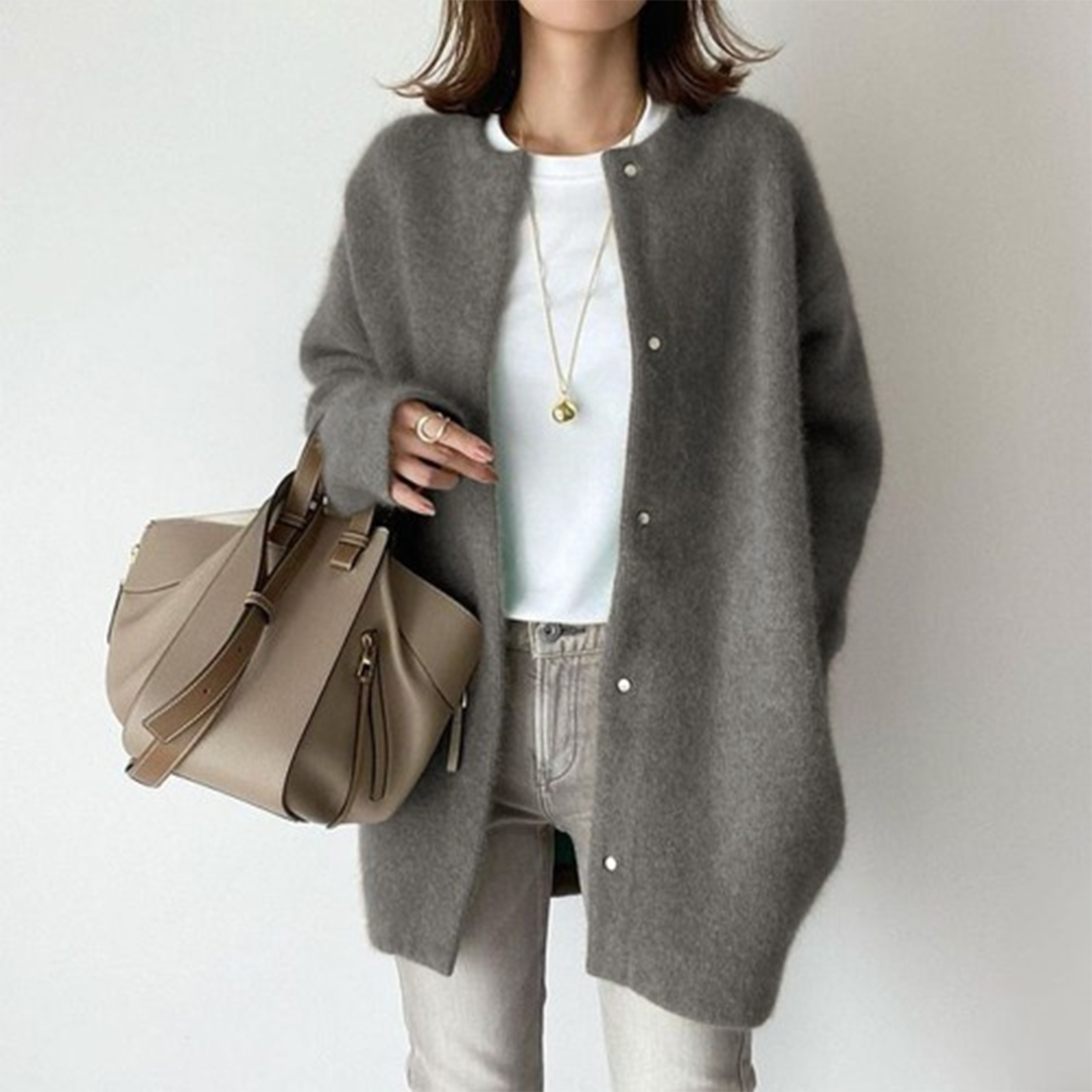 Damen Longcardigan aus weichem Acrylstrick | Lange Strickjacke mit Rundhalsausschnitt und Seitentaschen für Büro und Alltag