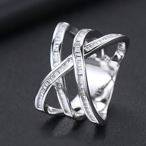 Anello donna a fascia | Design di lusso | Zirconia cubica | Anello di fidanzamento e da dichiarazione