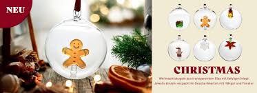 Weihnachtskugel aus Glas 8 cm | Paul Nagel Christbaumkugel mit handgefertigtem Glockenmotiv aus Farbglas | In Geschenkbox