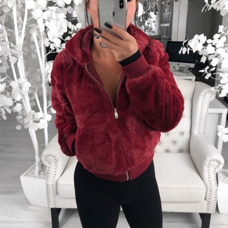 Damen Kunstfelljacke mit Kapuze | Flauschige Winterjacke mit Reißverschluss, Kapuzenbesatz, Rippbündchen und Fronttaschen