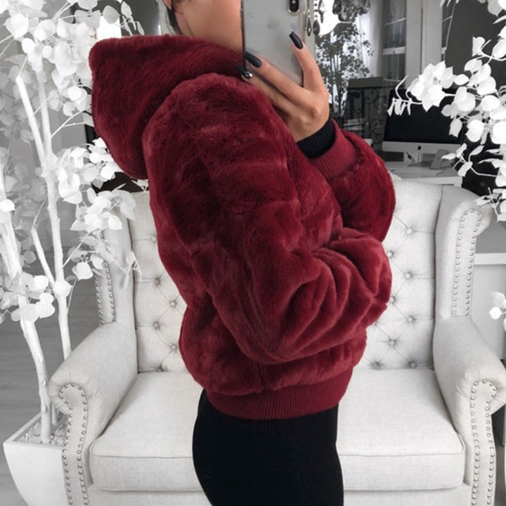 Damen Kunstfelljacke mit Kapuze | Flauschige Winterjacke mit Reißverschluss, Kapuzenbesatz, Rippbündchen und Fronttaschen