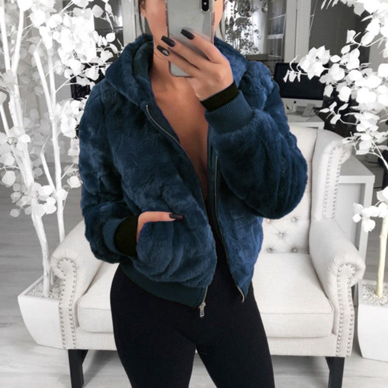 Damen Kunstfelljacke mit Kapuze | Flauschige Winterjacke mit Reißverschluss, Kapuzenbesatz, Rippbündchen und Fronttaschen
