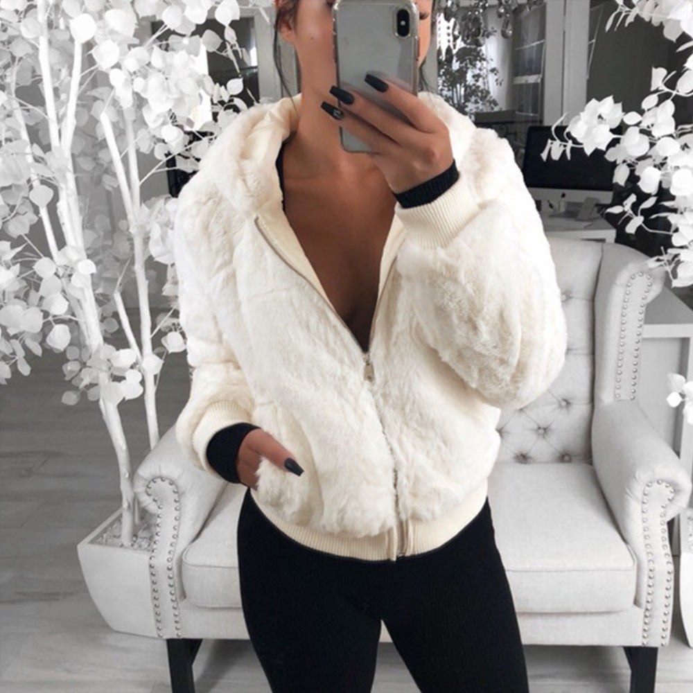 Damen Kunstfelljacke mit Kapuze | Flauschige Winterjacke mit Reißverschluss, Kapuzenbesatz, Rippbündchen und Fronttaschen