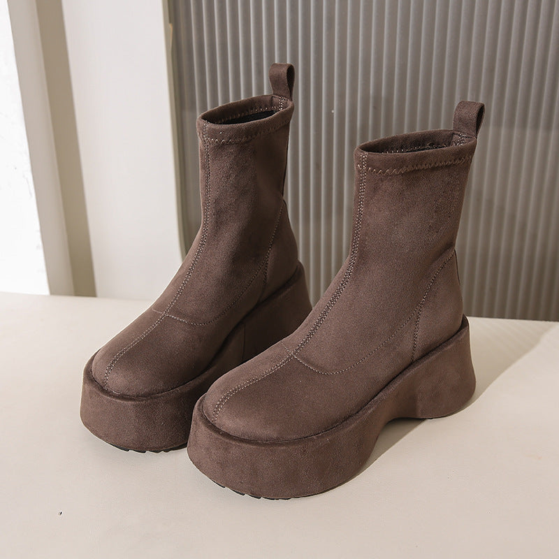 Damen Ankle Boots aus Wildleder mit leichter Sohle | Bequeme Stiefeletten mit weicher Oberfläche und Ziehlasche für Alltag und Büro