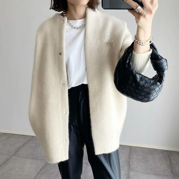 Damen Longcardigan aus weichem Acrylstrick | Lange Strickjacke mit Rundhalsausschnitt und Seitentaschen für Büro und Alltag