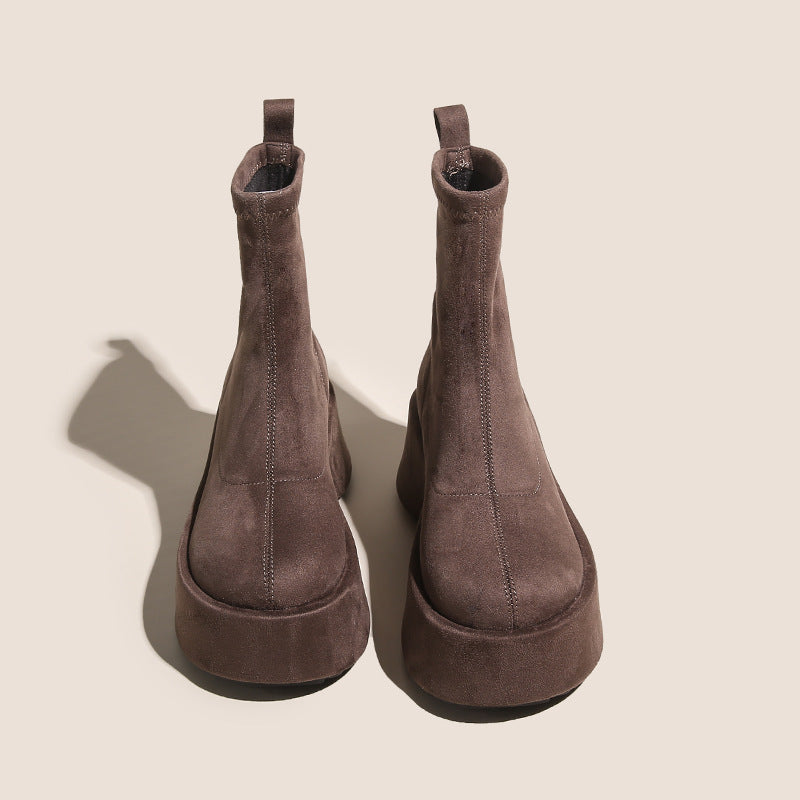Damen Ankle Boots aus Wildleder mit leichter Sohle | Bequeme Stiefeletten mit weicher Oberfläche und Ziehlasche für Alltag und Büro