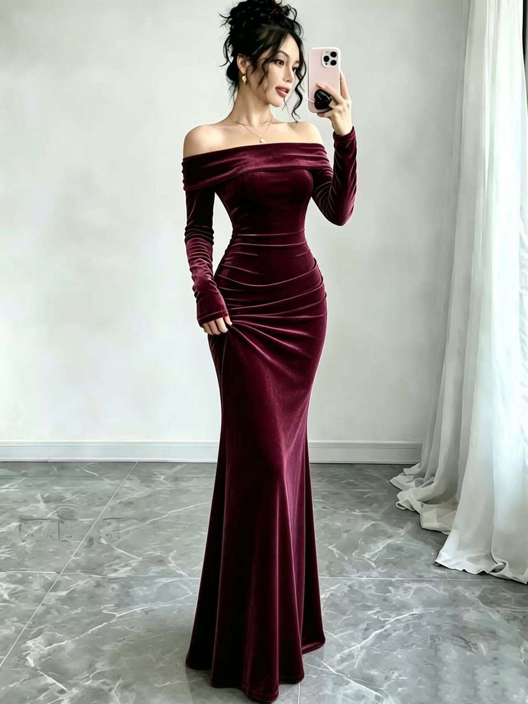 Damen Abendkleid | Bodenlanges Samtkleid mit Carmenausschnitt, tiefem Rückenausschnitt und figurbetonter Passform für festliche Anlässe