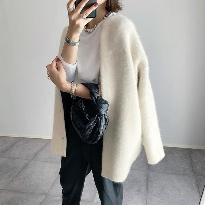Damen Longcardigan aus weichem Acrylstrick | Lange Strickjacke mit Rundhalsausschnitt und Seitentaschen für Büro und Alltag