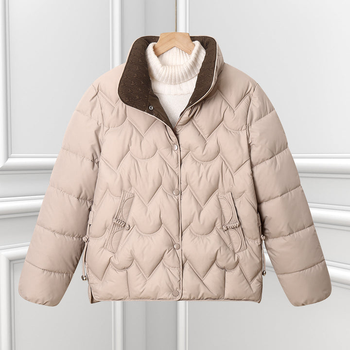 Damen Steppjacke mit Bogensteppung | Kurze Pufferjacke mit Druckknopfverschluss, hohem Stehkragen und verstellbaren Kordelzügen