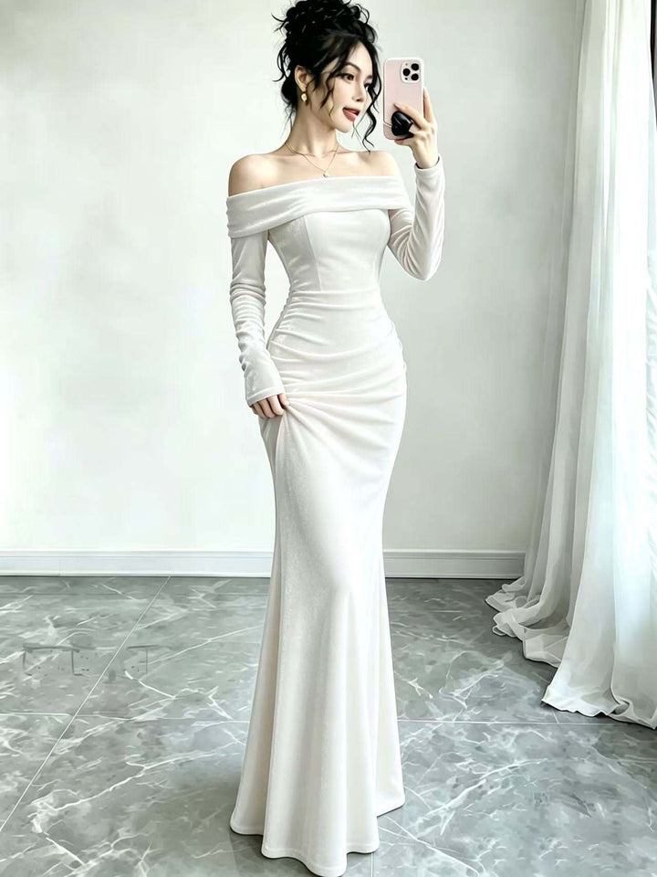 Damen Abendkleid | Bodenlanges Samtkleid mit Carmenausschnitt, tiefem Rückenausschnitt und figurbetonter Passform für festliche Anlässe