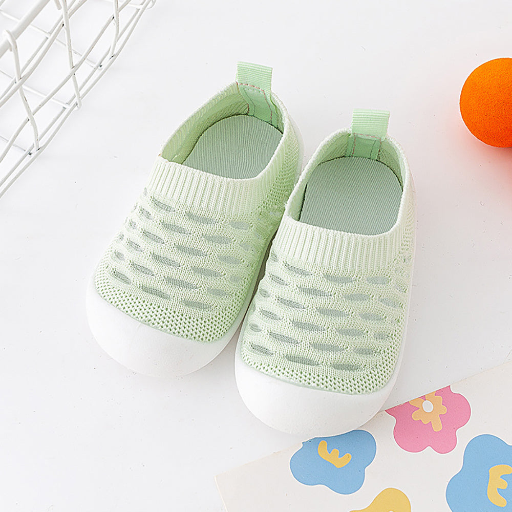BabySneakers™ slip-free baby steps