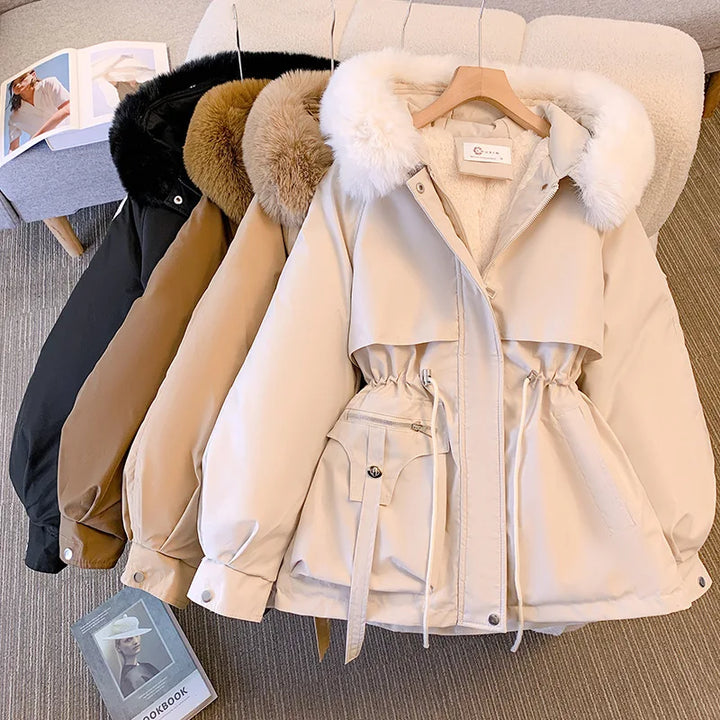 Damen Pufferjacke | Fleecegefütterte Steppjacke mit Kapuze, wasserabweisender Außenschicht und Taschen